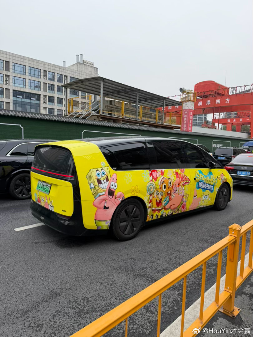 这个学期第一次接娃学校门口这MEGA数量有点多啊…下周五如果在杭州我来数一数有几