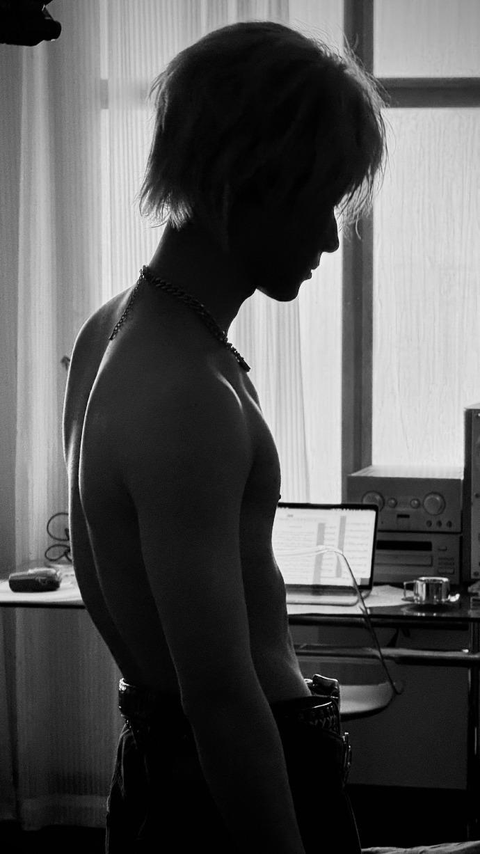 张真源这是我免费就能看到的吗 张真源的身材真的很曼妙