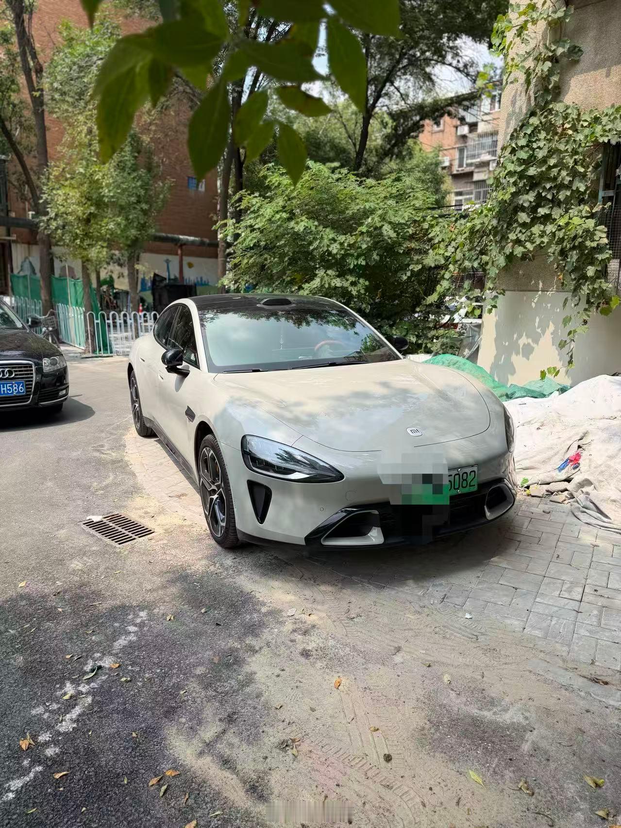 小米SU7系列销量突破50万辆，作为售价20万以上的汽车，能达到这一销量确实不错