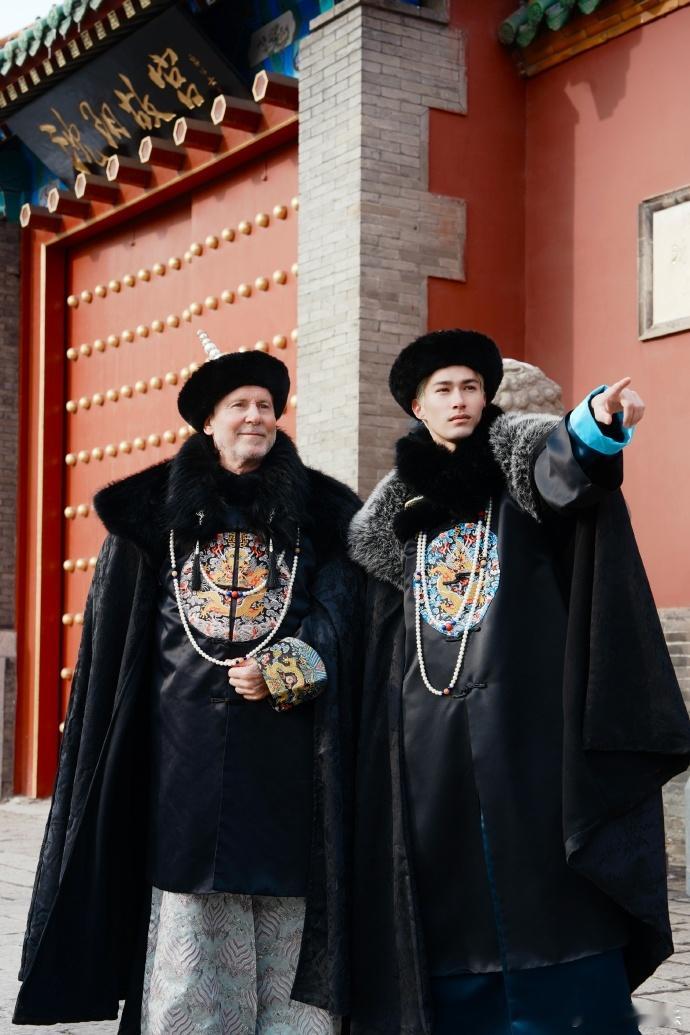 米卡重生之我在中国当王爷谁能想到米卡一个外国友人能把我们的传统服饰穿出这种故事感