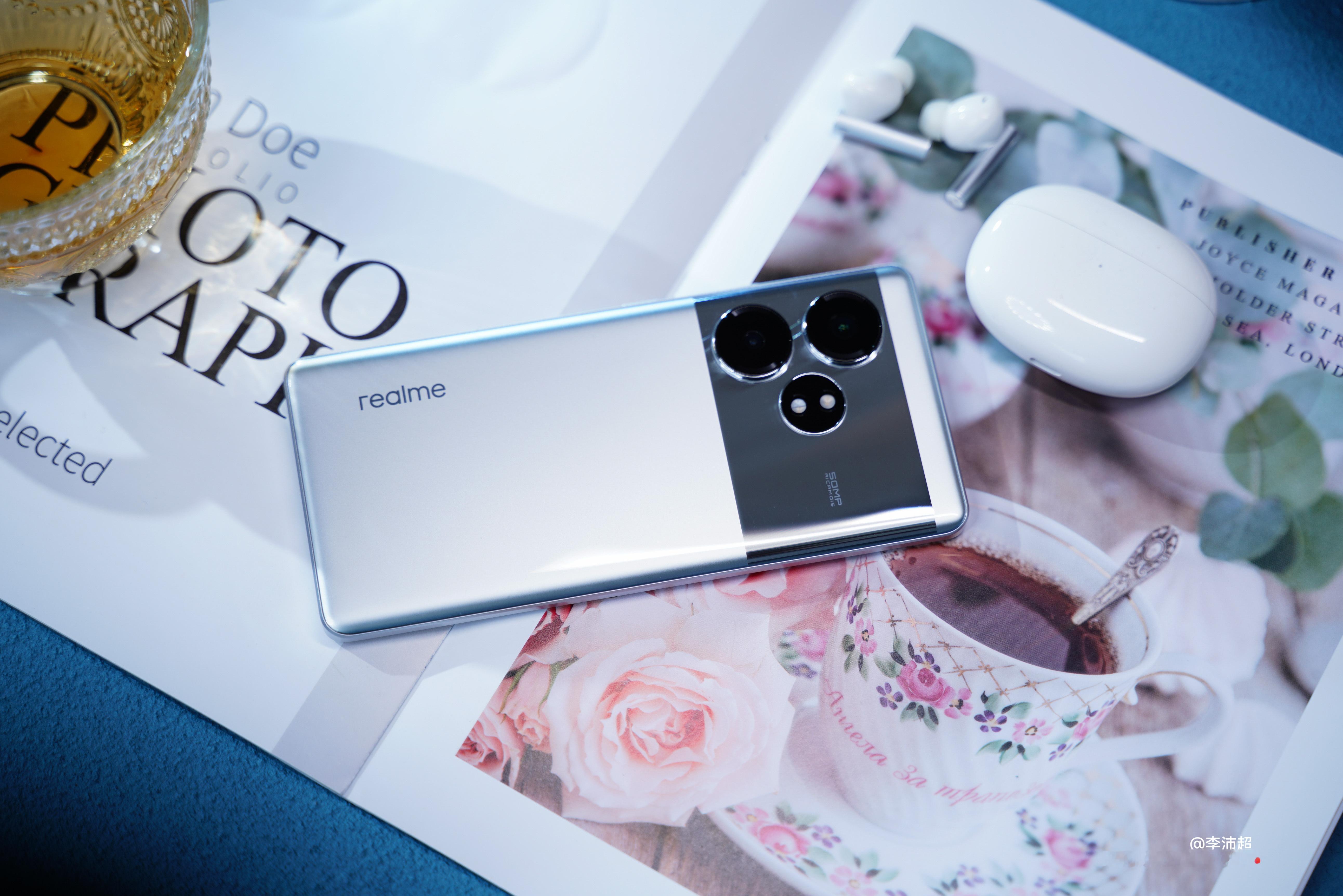 重塑中端手机质价比格局，这是今天刚发布的新品，真我GT Neo6SE，只要169