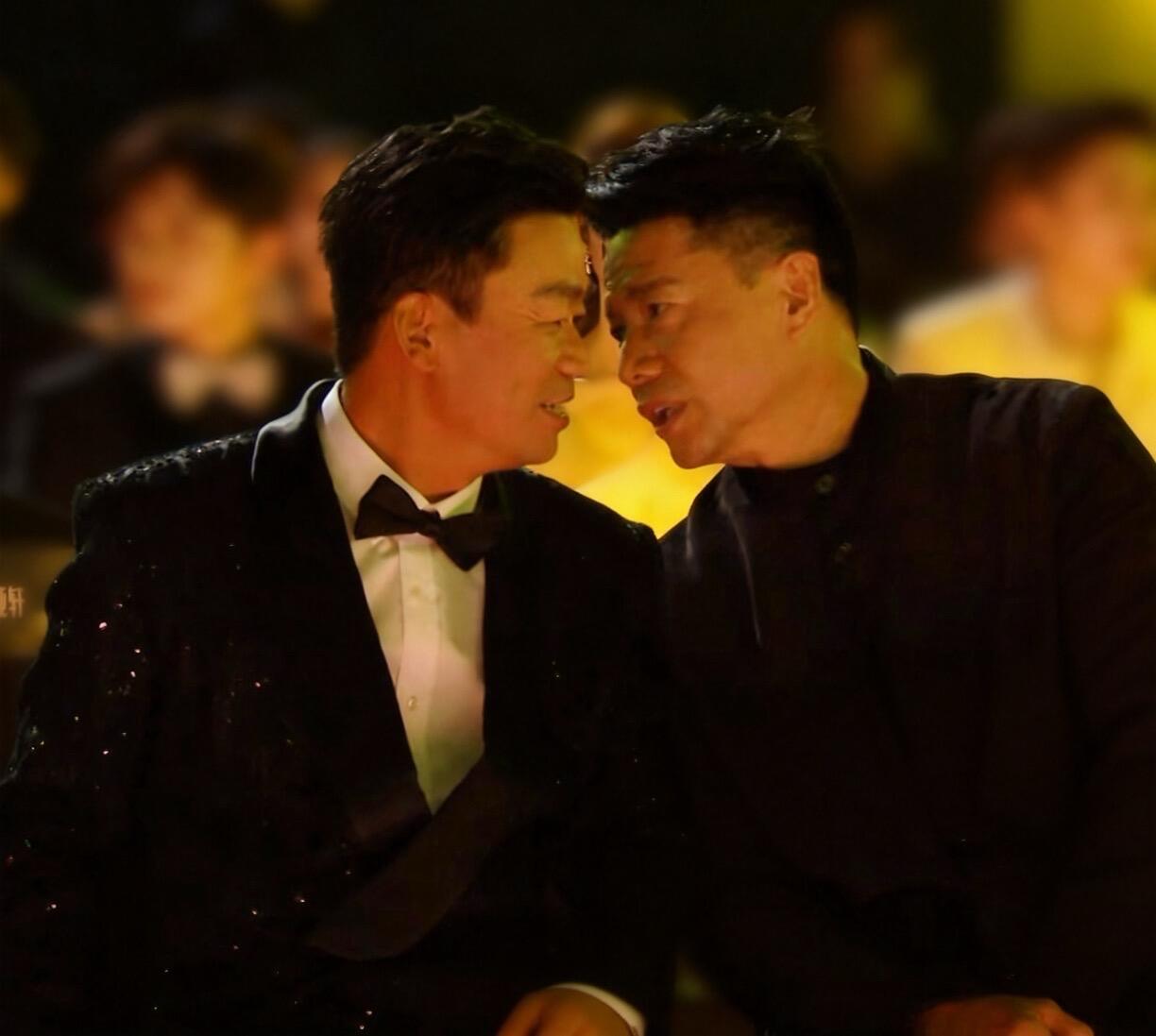 王宝强和段奕宏给士兵突击售后了！ 