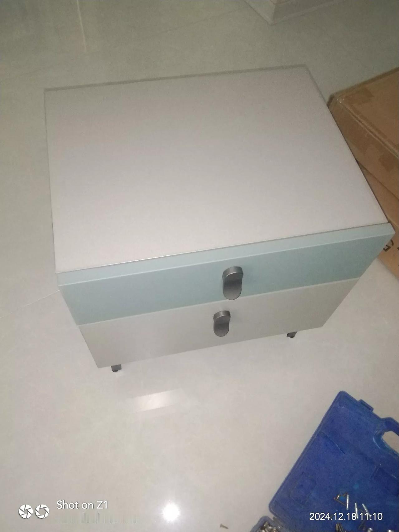 随拍记录生活小小床头柜(纪实)
这一段时间都在装修房子。床已打好了，顺便也打了几