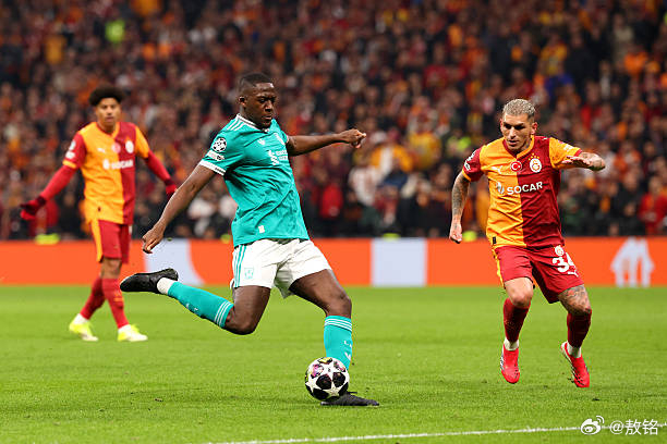 加拉塔萨雷vs利物浦 如果不是越位，科纳特这是战犯级的表现啊！但很快，第70分钟