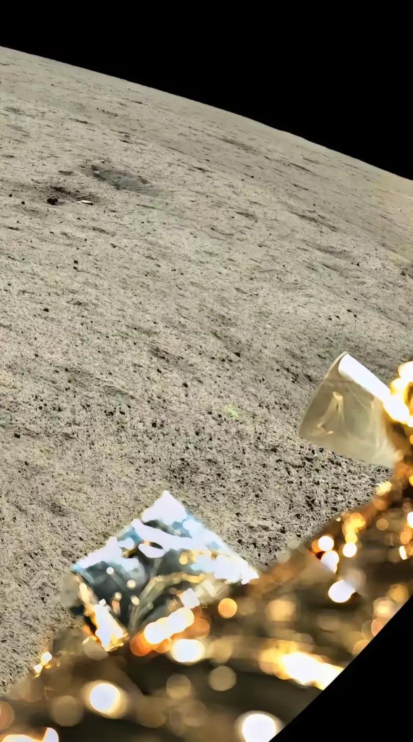 大家发现没有，中国嫦娥六号登陆的月面干干净净的，像是被人打扫过一样；而美国阿波罗