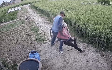 真的扎心了！“久病床前无孝子”哪里是儿女心狠，分明是现实把亲情磨得没了棱角！
 