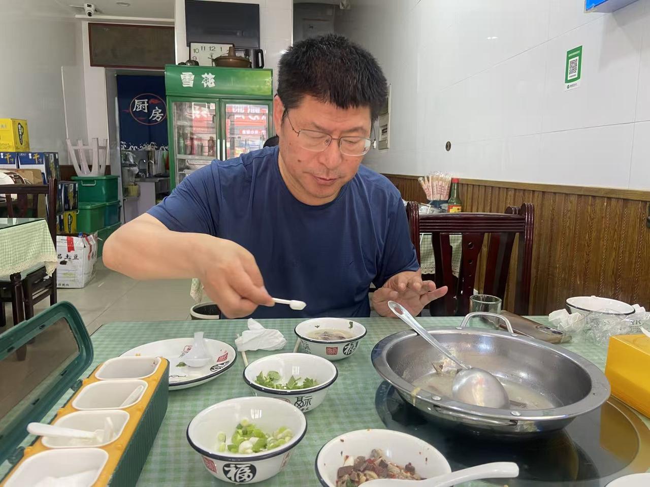 今天有人问我，如果你身居要职，能不能犯错误？我说：说实话，很难把握，重权在握，诱