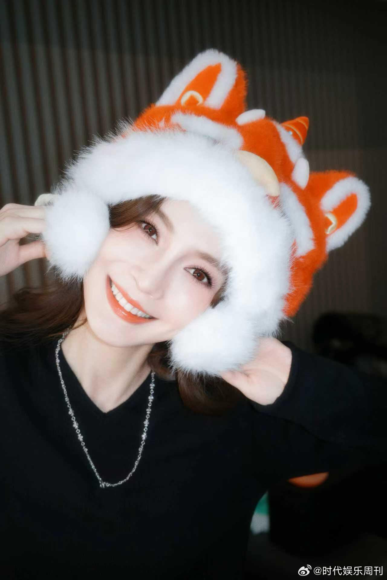 angelababy虎头帽春楠老师元宵节发baby库存啦～虎头帽的baby超甜超