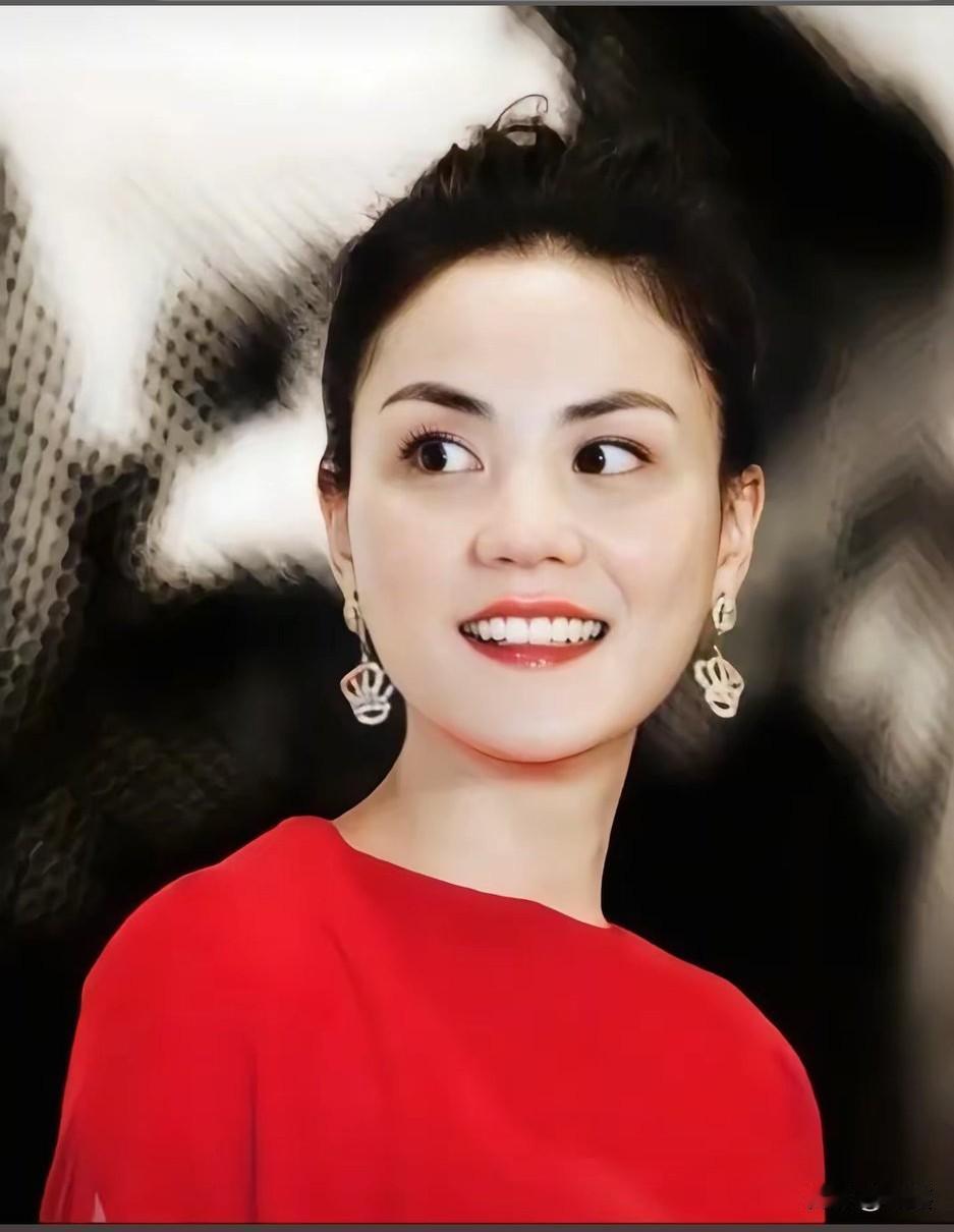 突然发觉王菲家族真的很庞大[捂脸]
亲生大女儿一个：窦靖童
亲生小女儿一个：李嫣