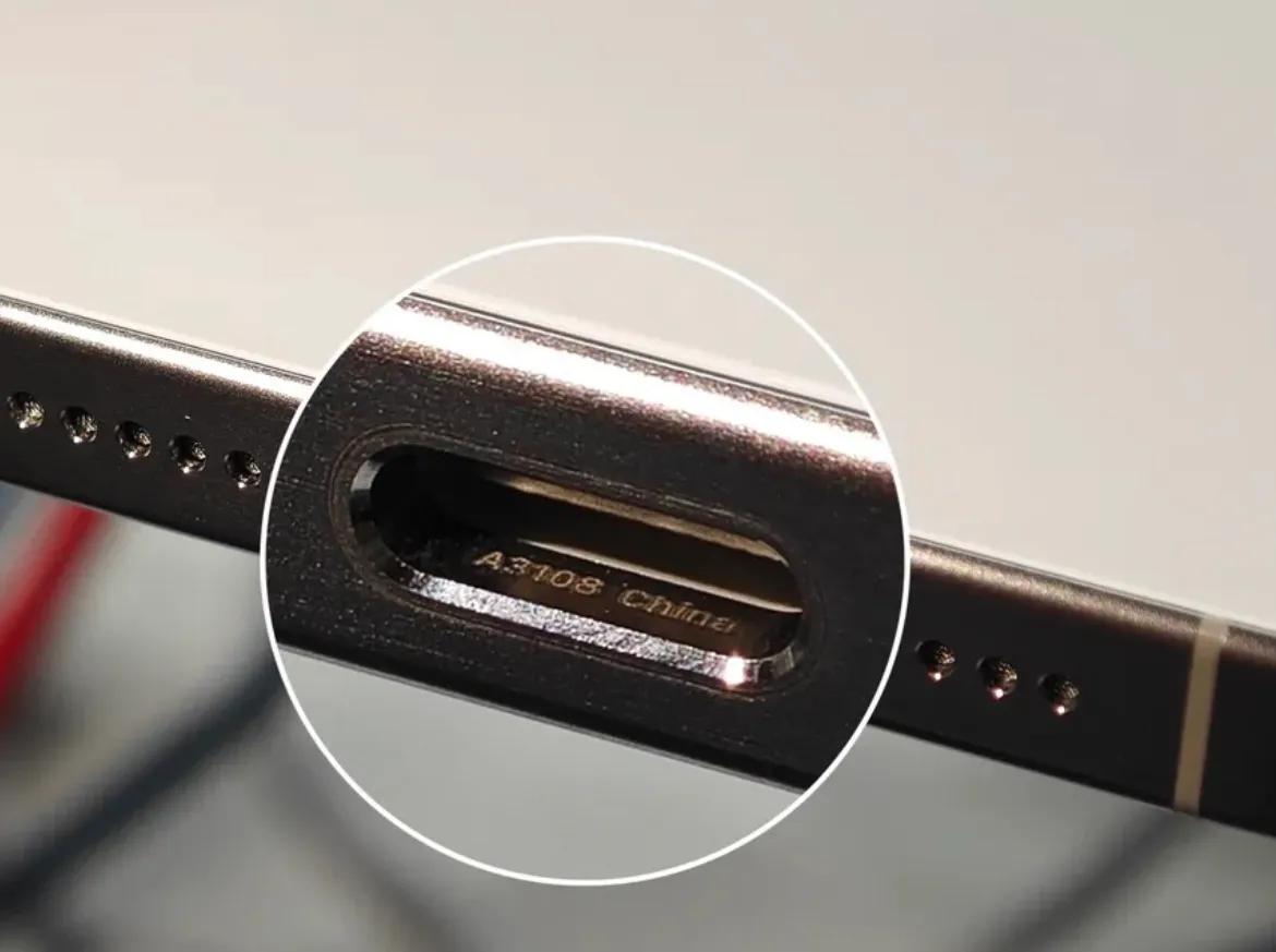 iPhone15细节狂魔
连C口都要刻上中国制造