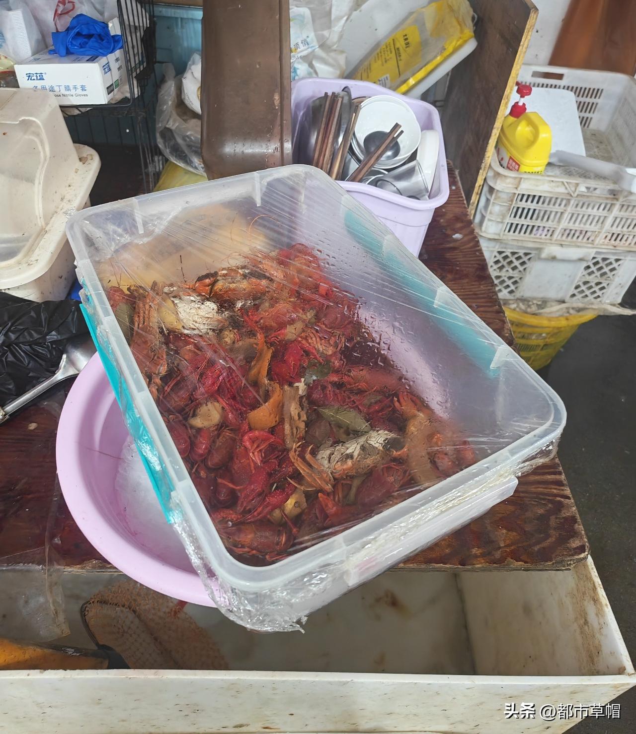 有点害怕，但愿是我多想了！

去一家比较大的卖鱼虾的店里买鱼，在杀鱼间看到一位打