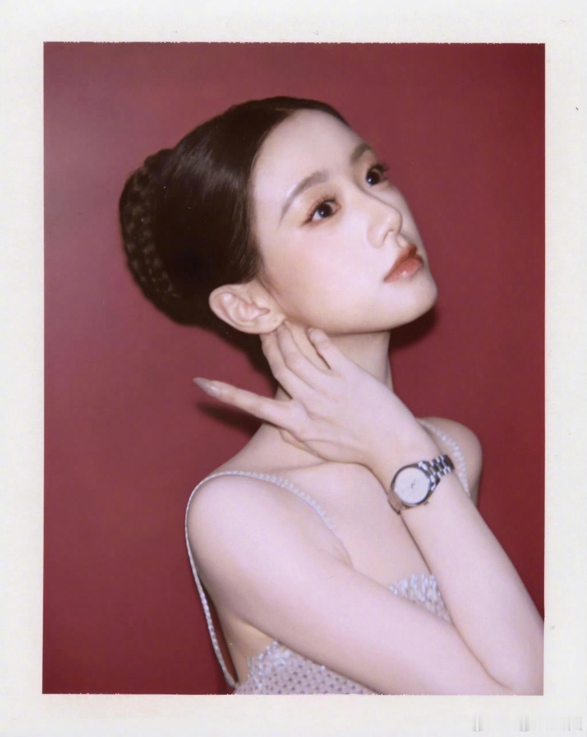 包上恩 昨天品牌活动撕拉片！包包美得有点惊心动魄了[爱你][爱你][爱你] ​​