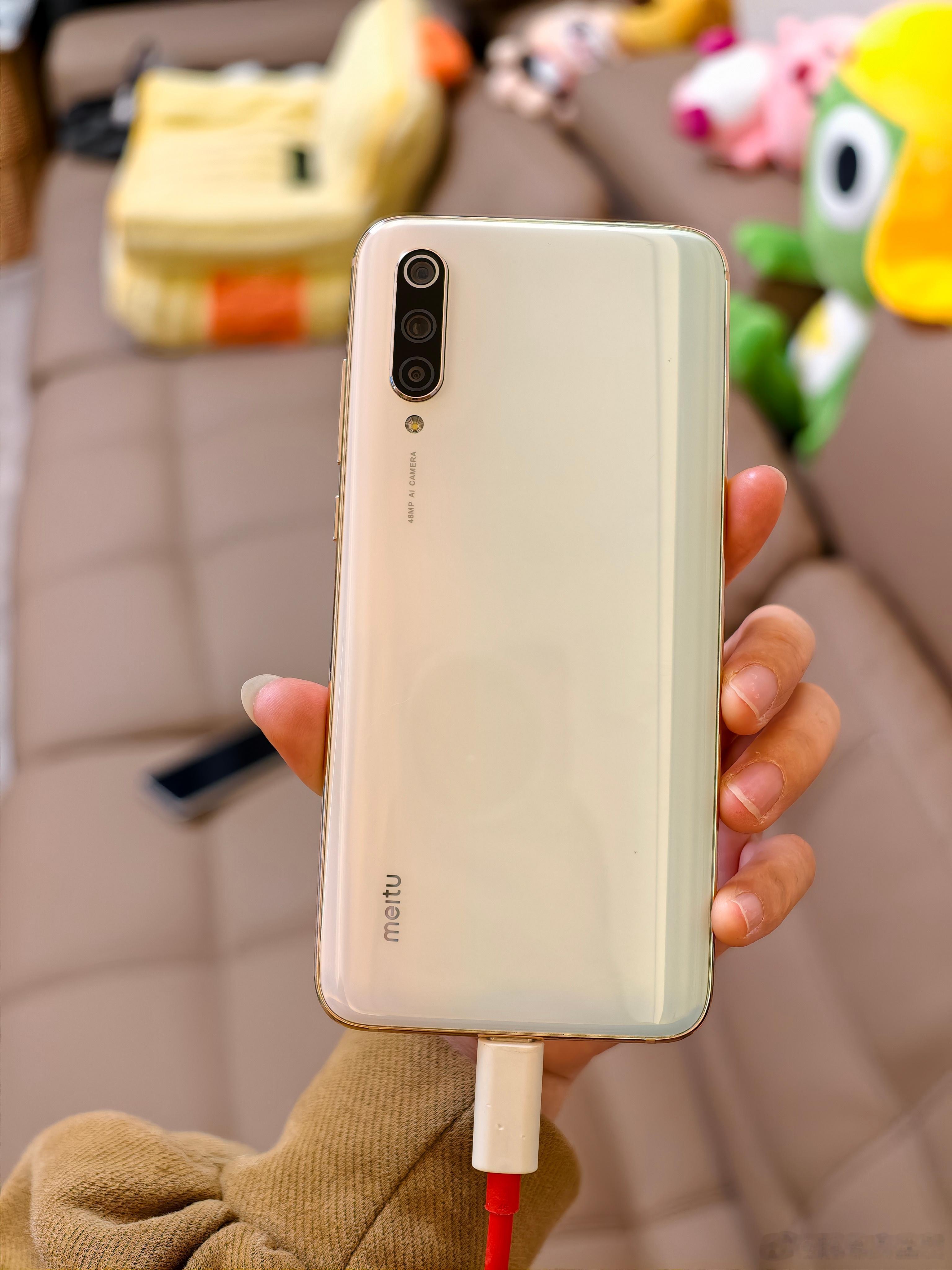 又翻出一个古董，小米CC9，和美图合作的手机！ 