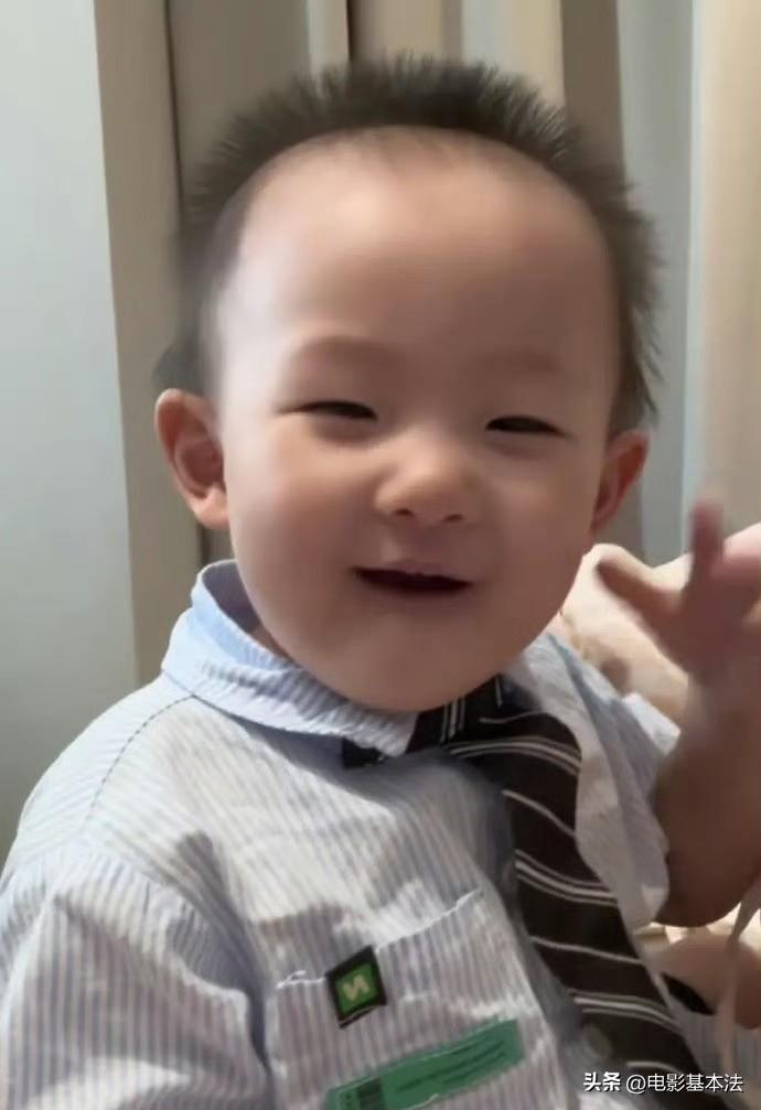 “能不能封🦈黄一鸣这个太妹”、“韦雪、韩安冉、黄一鸣，这三人能不能封🦈，一天