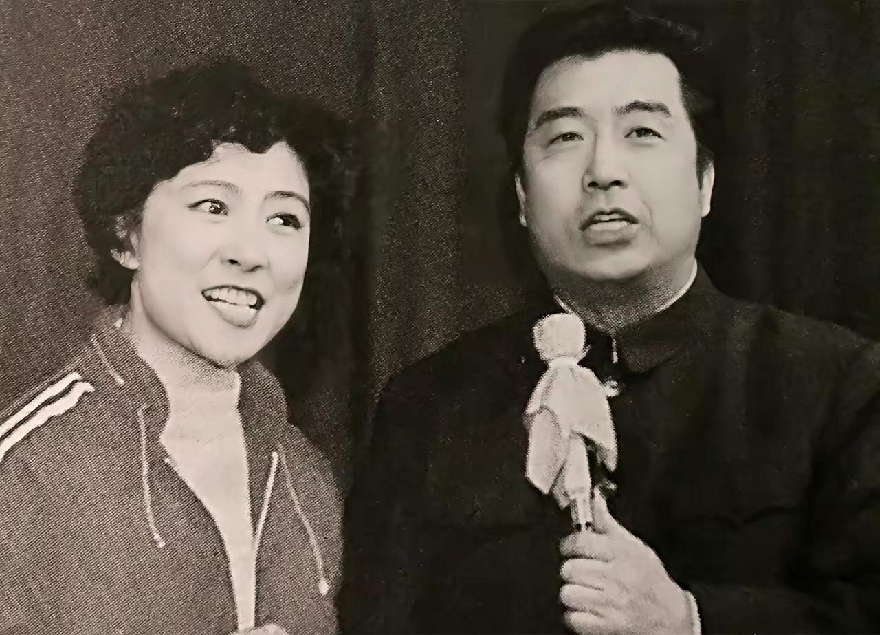 这照片有些年头了，应该拍摄于上世纪八、九十年代，王馥荔还很年轻，她是京剧演员出身