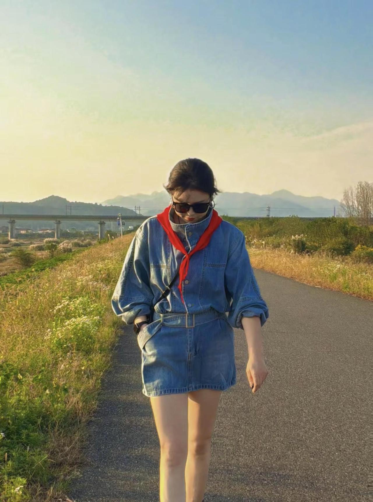 “开智 先从祛魅开始 人都经不起细看 包括我自己” 公路look 自在感ootd