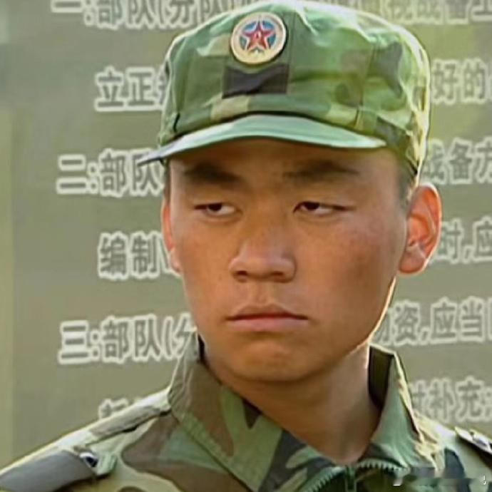 怀疑灰太狼是参考许三多画的 （bushi 怎么会这么像哈哈哈 