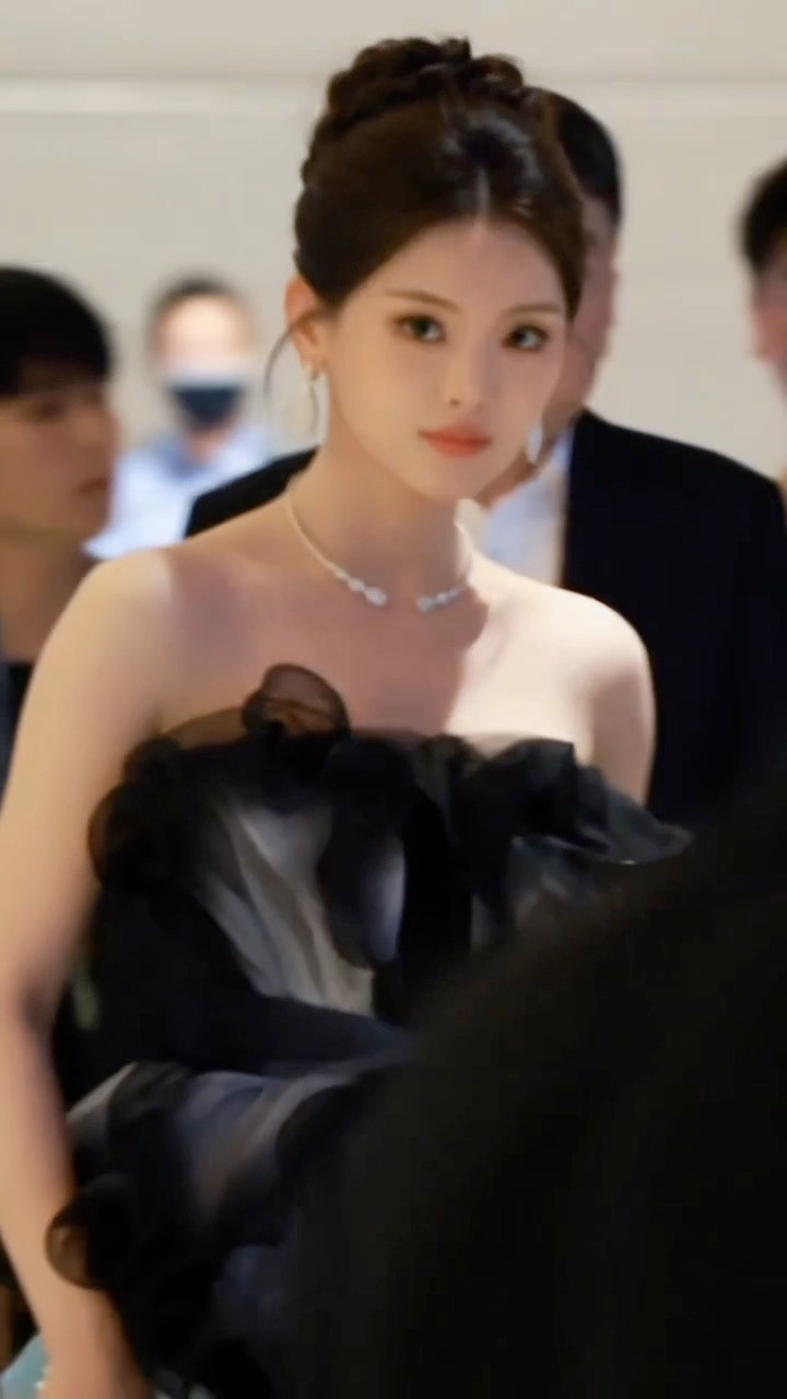 杨超越[超话]  明天日子特殊不方便提醒，🐑粉注意。🦊狐友🦊一下，要过生日