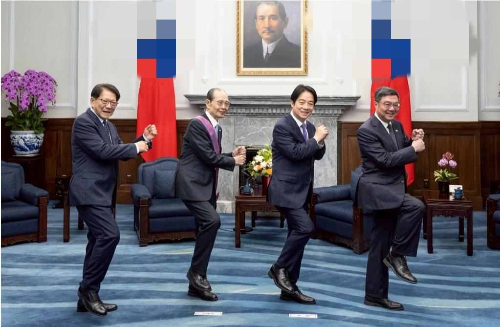 赖清德昨天（2月26日）授予日本棒球名将王贞治“一等景星勋章”。但是这两张合影，