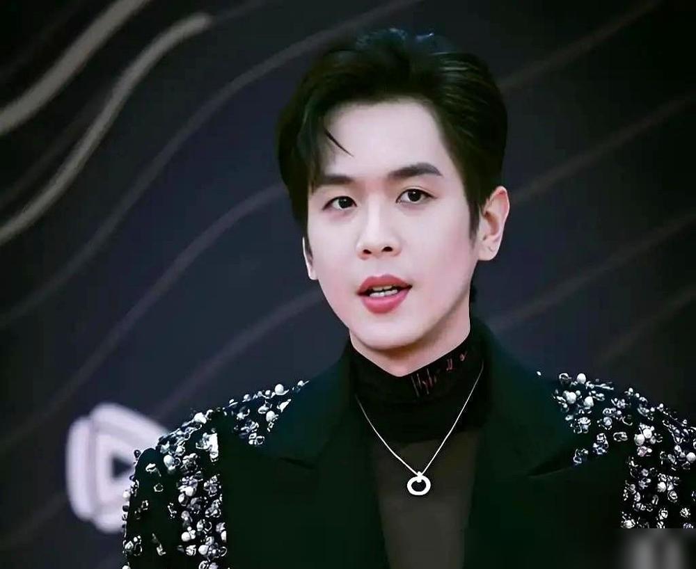 我一直以为，范闲那个角色，就是给张若昀量身定做的。

结果今天才知道，扯淡。
