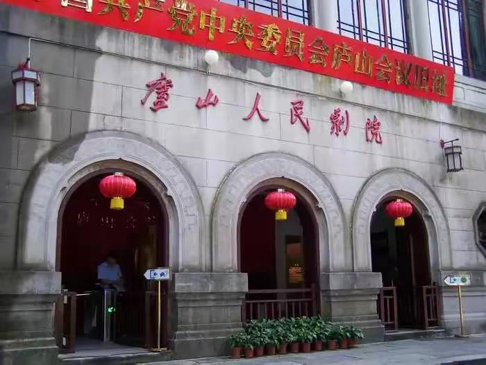 男人什么时候最丢人？
1、没车不丢人。
2、没房不丢人。
3、暂时失业不丢人。