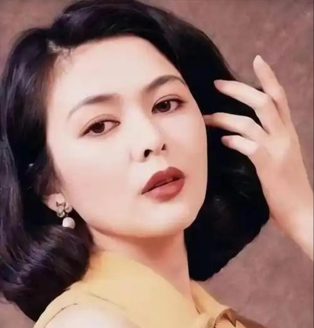 内情终于曝光！王晶聊出关之琳离婚缘由，新男友比她小35岁
 
估计很多人都不清楚