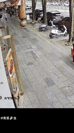 人行道，还骑这么快[打脸][打脸]