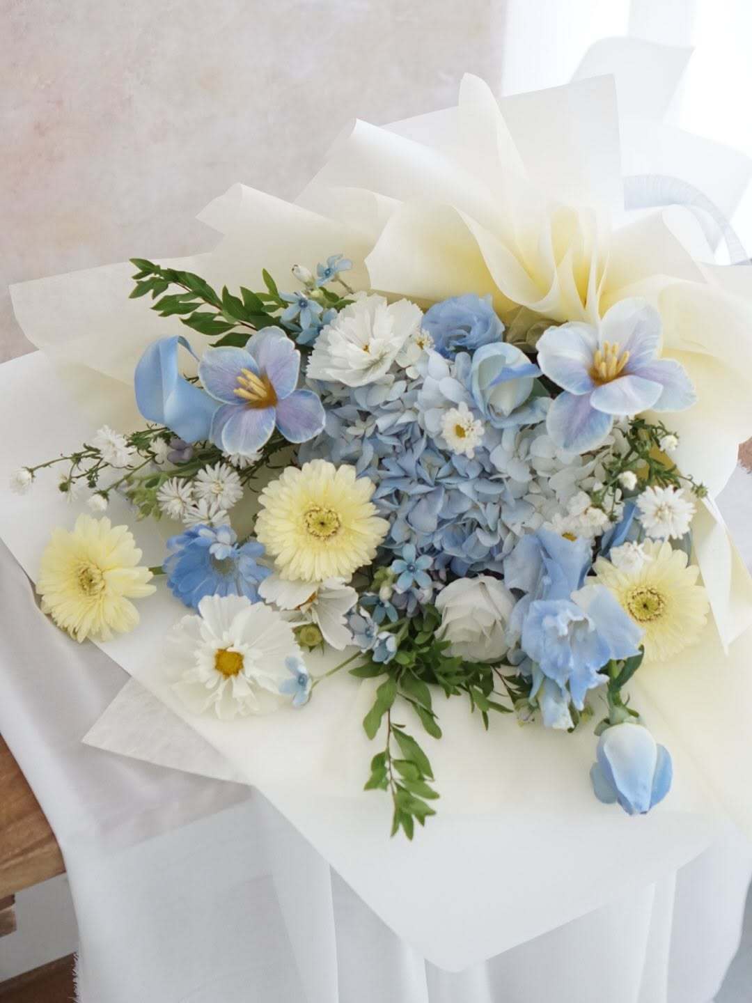 [@ soonsoo_florist ：一束庆祝演员宋江退伍的花送到了本人手中]