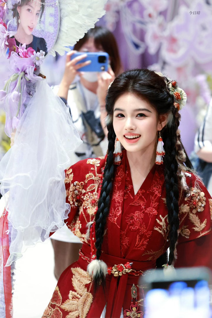 艾米百妖谱首套妆造毛茸茸大家千万补药放过这个元气桃夭好吗艾米百妖谱首套妆造萌鼠了