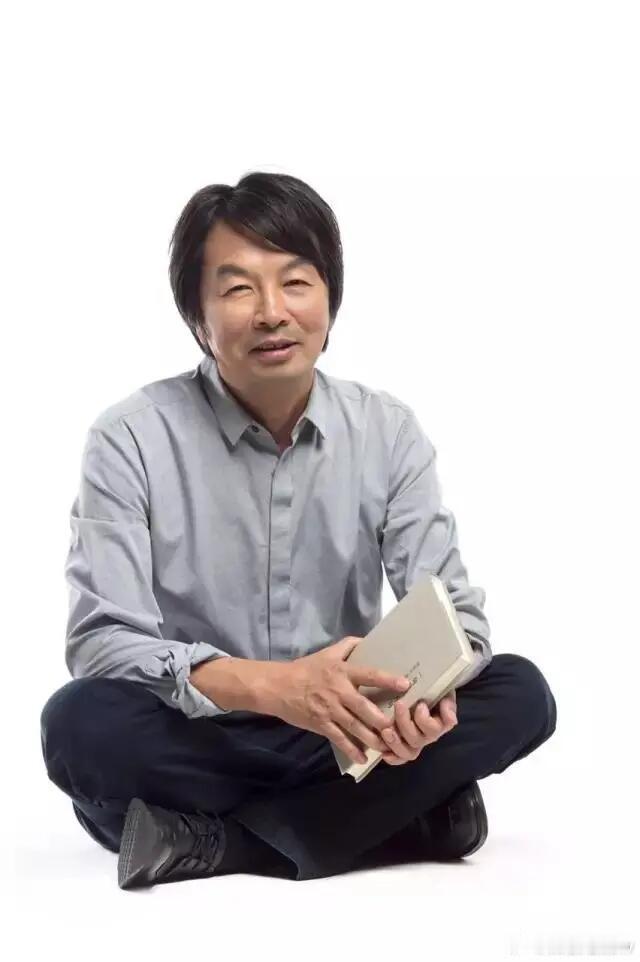 00后班主任帮学生追星刘震云书本里的作家不再遥远，全靠这位神仙班主任牵线，校园奇