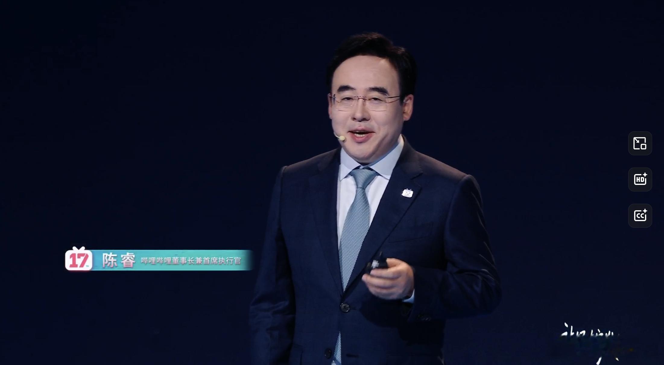 B站UP主10年老粉数超813万 以前总觉得喜欢UP主只是喜欢作品，走过十年才读