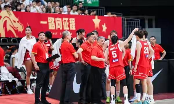 中国女篮到意大利了，21号跟意大利女篮打欧洲热身赛第一场。
意大利是世界杯同组对