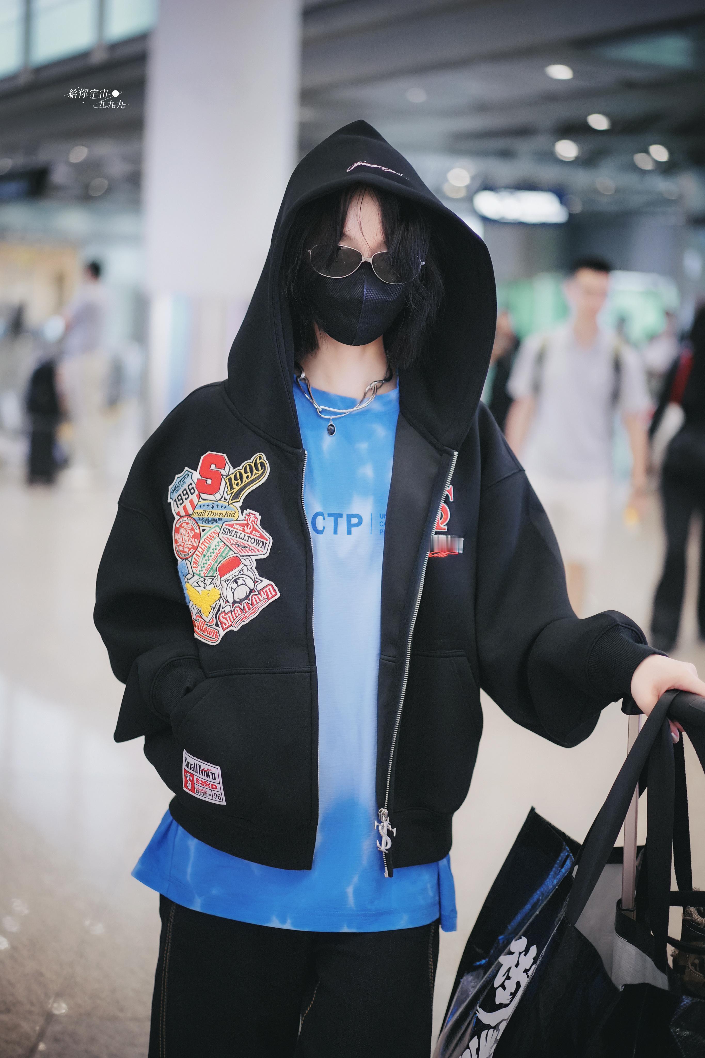 260907 ✈️ ‍今日星拍放送 没想到是爱看篮球的龙姐得到了球衣和🏀*2 