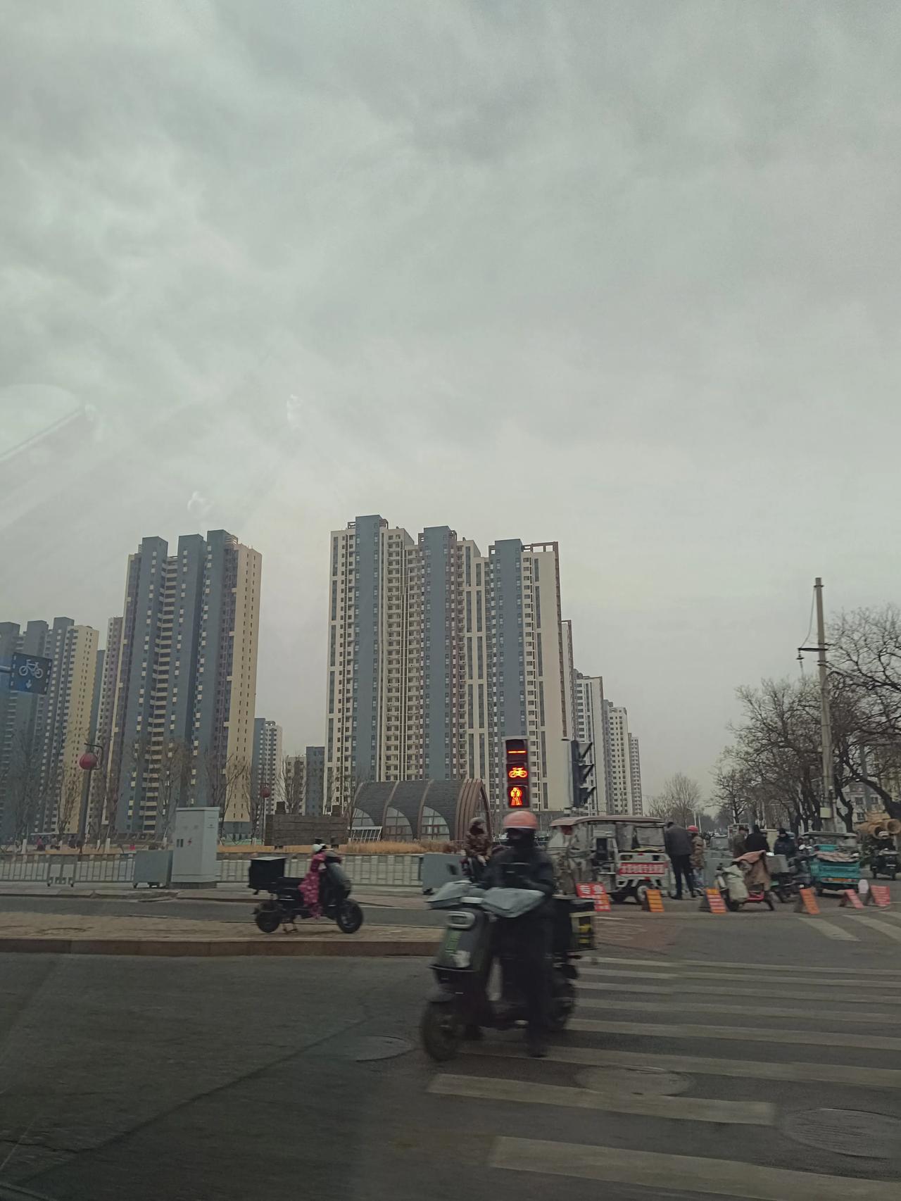 河北农村男三十多岁了，没有结婚，没有女朋友，不知道该怎么办了啊，楼房也没有买，真