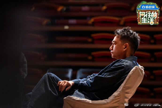 向往的生活一家六口世纪同框 跟爸妈聊起蘑菇屋，他们都记得艺兴学做饭、Henry弹