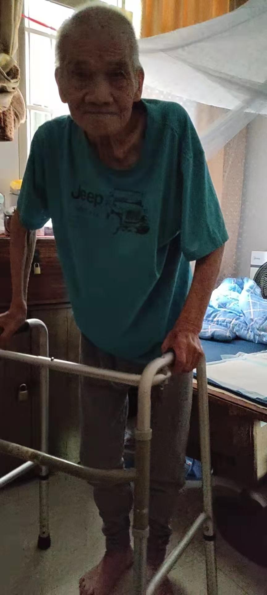 年迈的的父母健在是幸福还是负担家有一老，如有一宝，珍惜眼前人，我爷爷去年八月份走