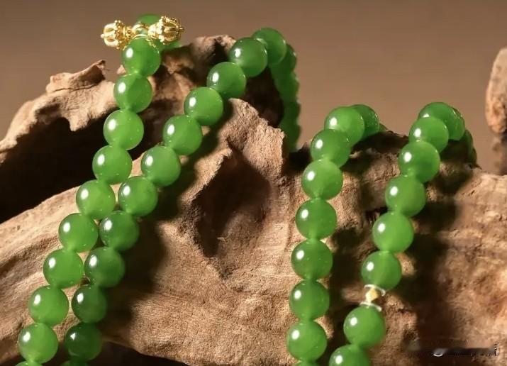 绿色，大自然的馈赠。
菠菜绿、苹果绿、粉青、鸭蛋青，柳绿……