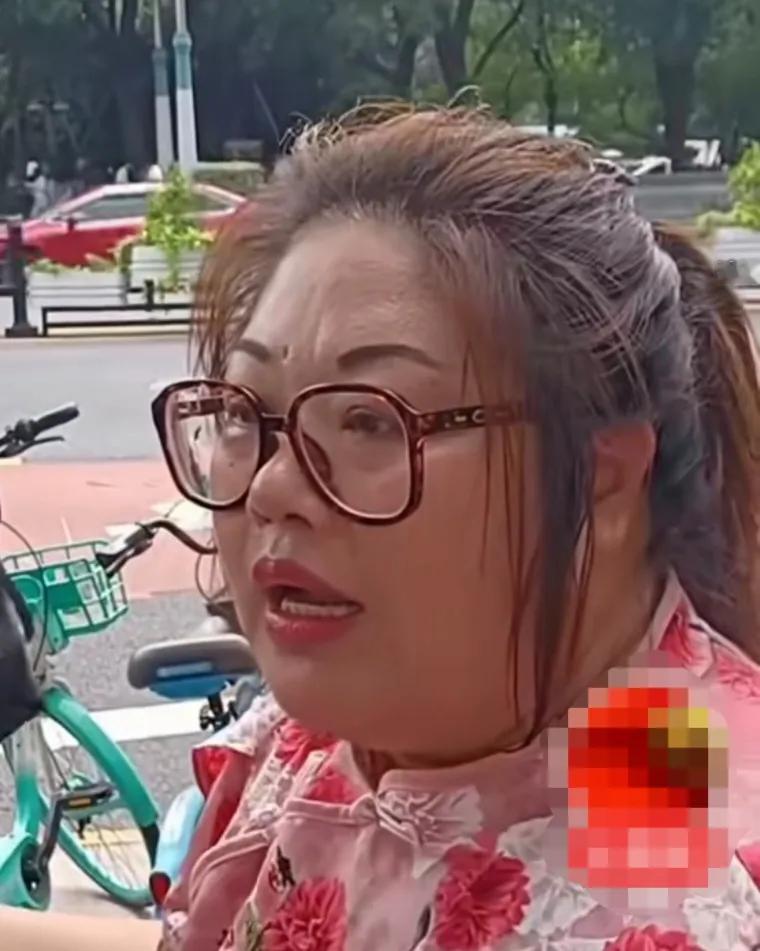 爷叔在哪里？网红肥肥喊话“要把上海爷叔牙齿拔掉”“房子都亏掉了”
大家有没有发现