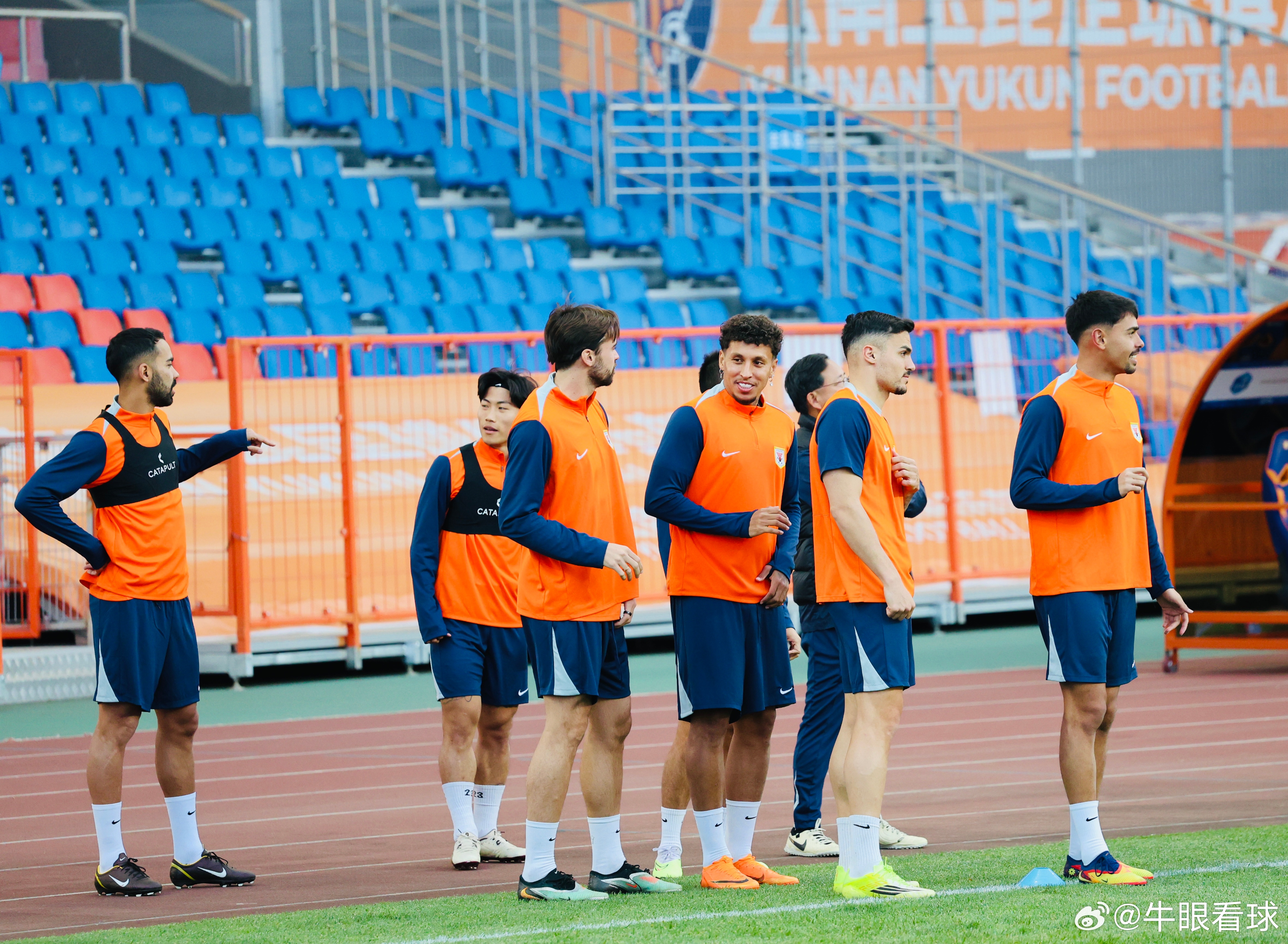 牛眼看球采访VLOG：直击泰山队24人训练，王大雷帮了记者一个大忙网页链接