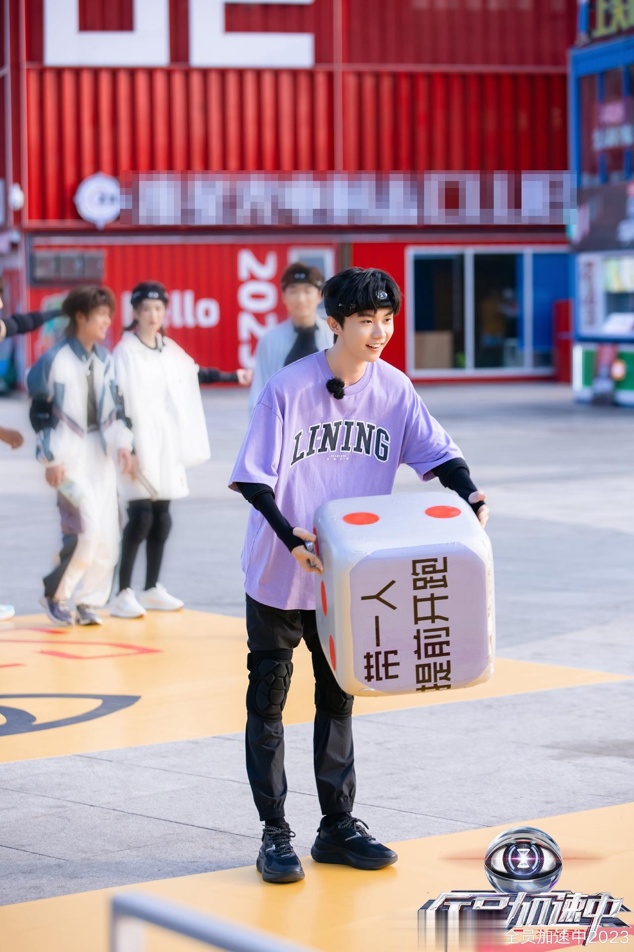 各大电视台推出的户外真人秀节目不少，不过要说在节目游戏设置上独树一帜的，还非《全