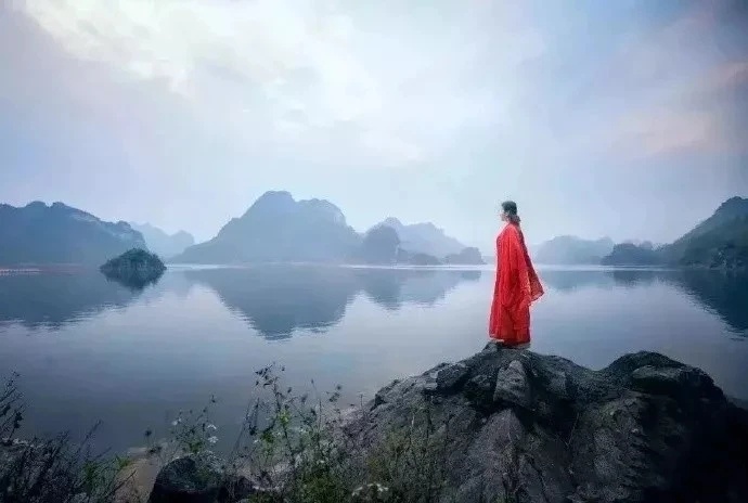 今日种种，皆成新我。你的格局，注定你的结局。 