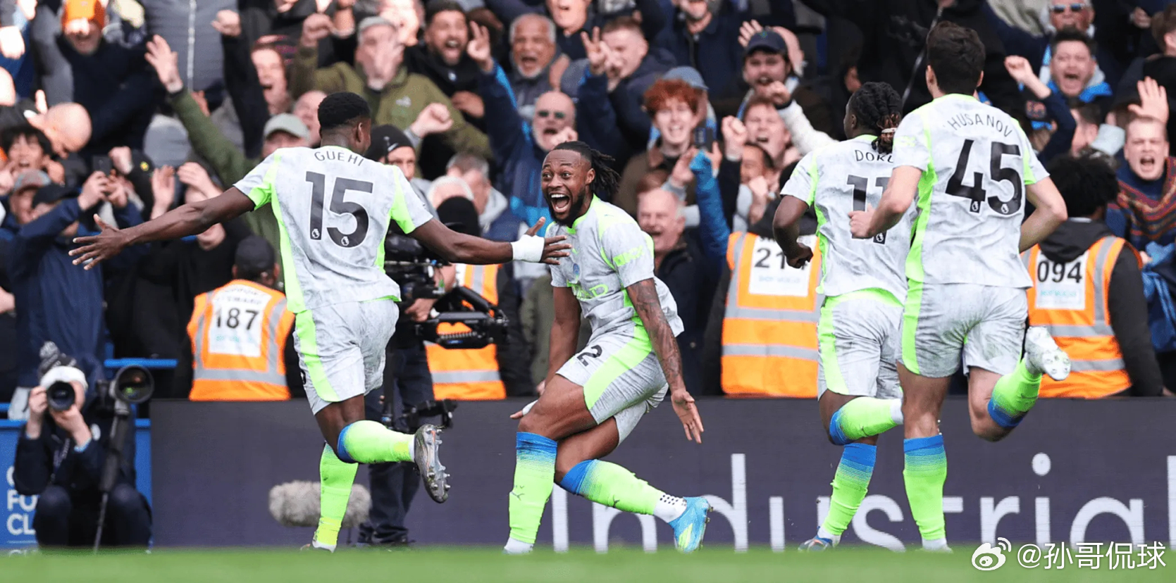 曼城3-0客胜切尔西 英超争冠关键战打响北京时间4月12日晚，英超第32轮焦点对