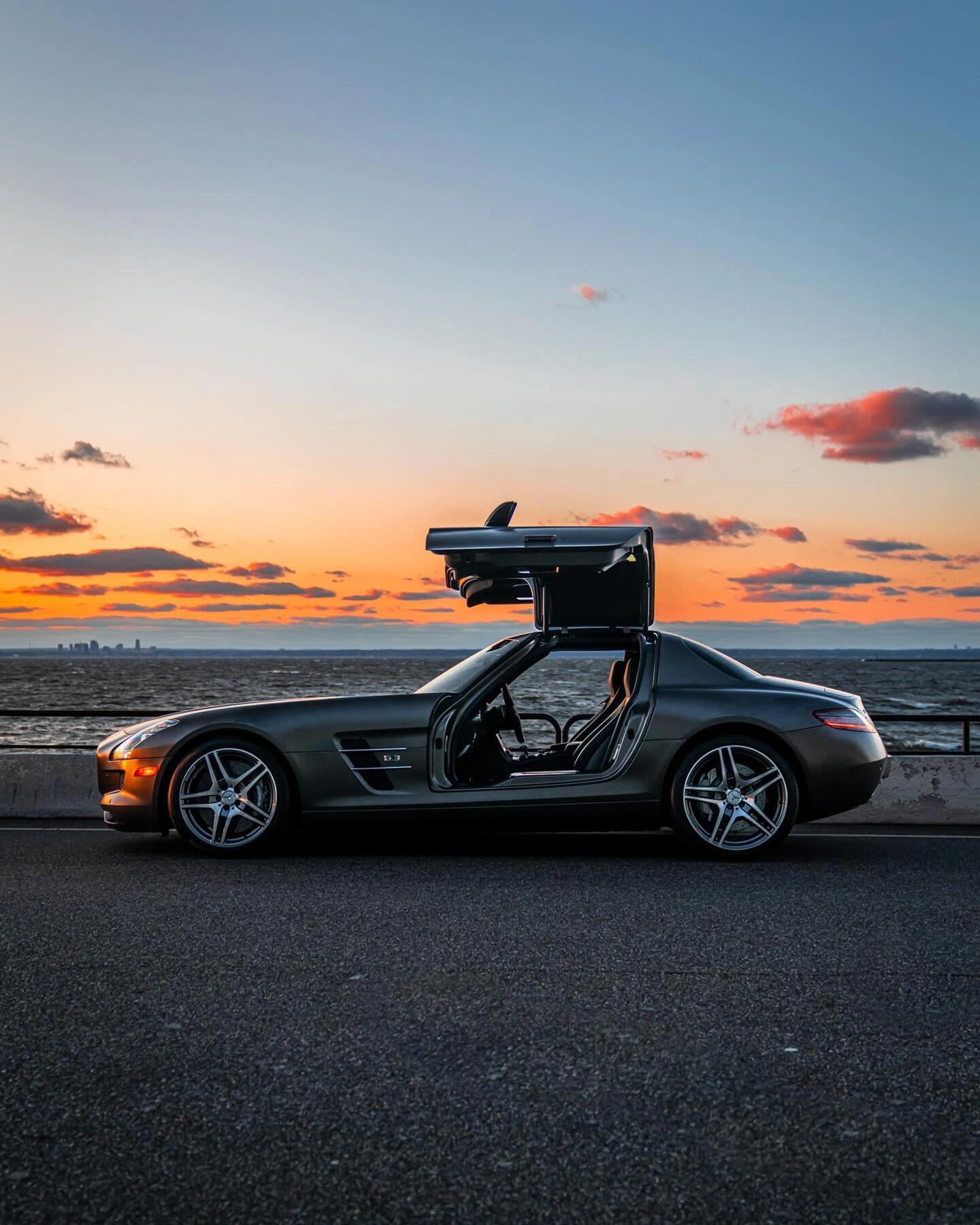 SLS AMG 最美鸥翼门奔驰实在惊艳[老师好]为什么现在的AMG GT都不用鸥