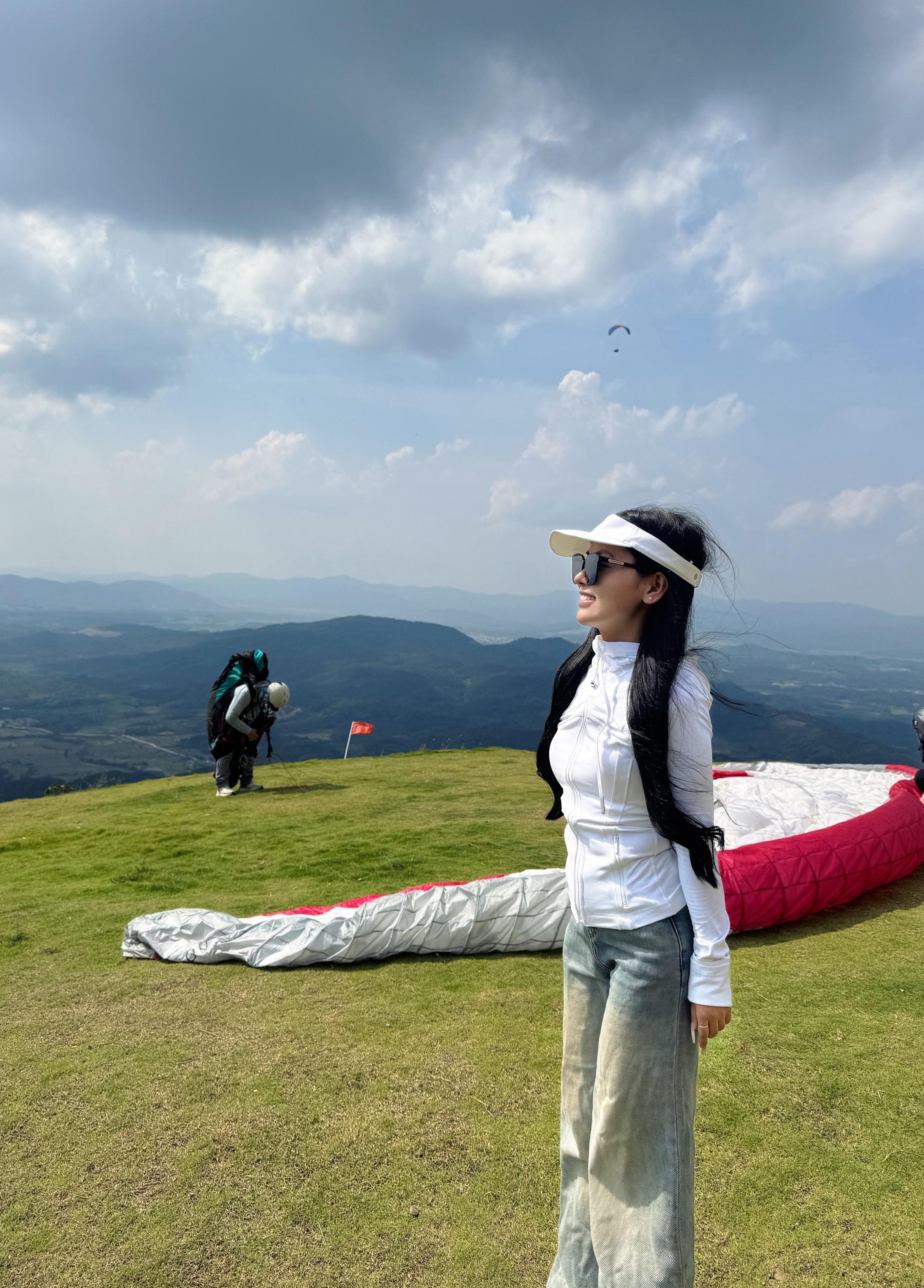 我的肉身只需要少许粮食就能养活 但我的精神需要的是山川河流 自由和独处...