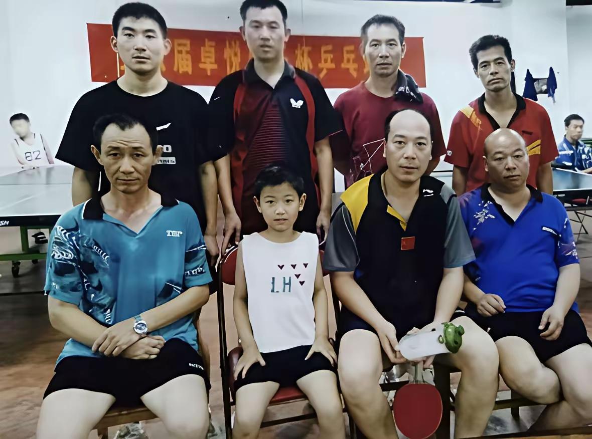 孙颖莎为什么没有朋友？
看看吧：
朋友都被她打下去了
留下的都是这个
你说咋交朋