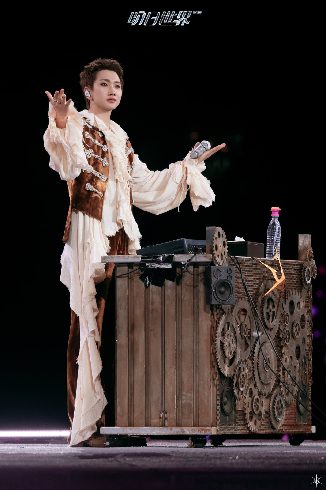 汪苏泷七夕场隐藏歌曲无名之辈奔赴七夕场赚到了！难得现场演绎《无名之辈》，作为隐藏