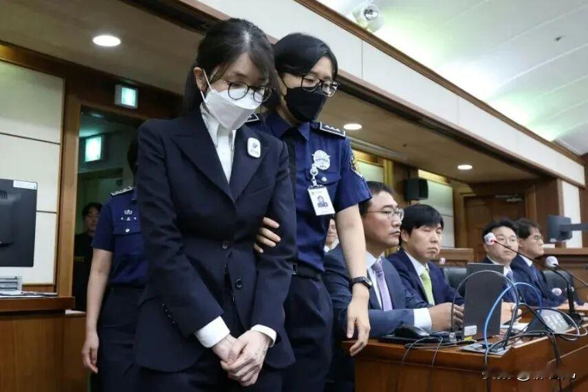 朝国前总统尹锡悦妻子，二审被判4年

当地时间4月28日，韩国首尔高等法院对金建