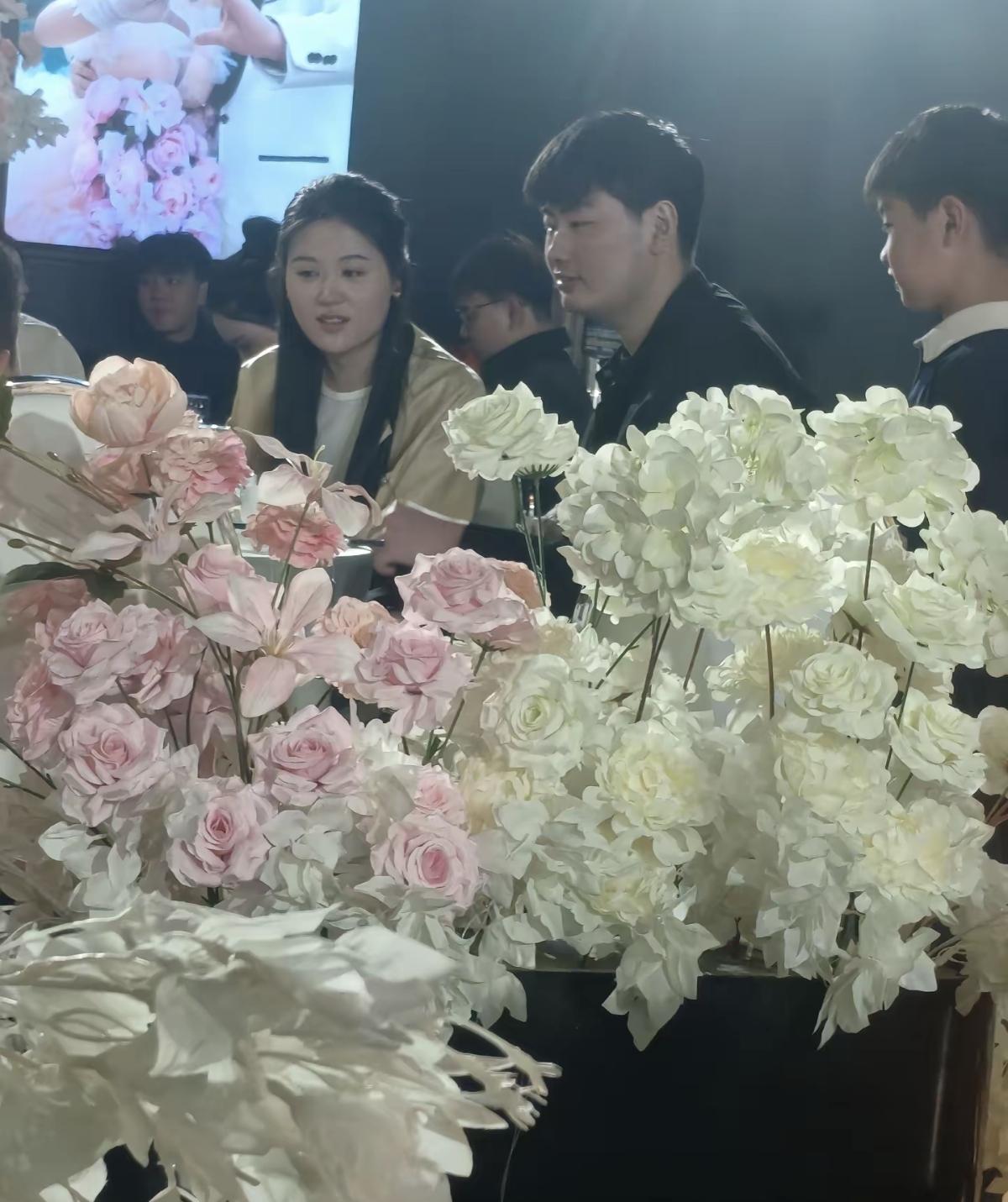 这个大衣哥儿媳陈萌真漂亮，而且还不招摇。

陈亚楠也不差，自己也很优秀，只是不是