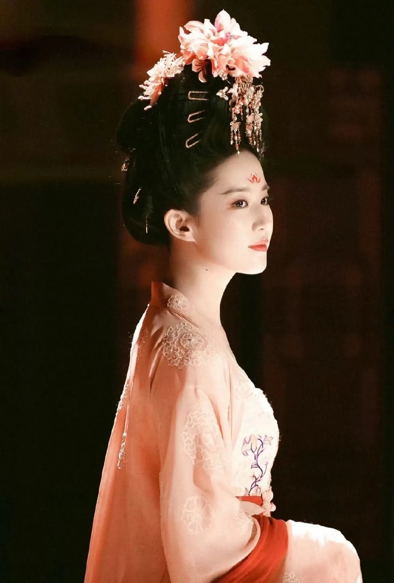 热门女明星唐装妆容一览刘亦菲｜孟子义｜陈都灵｜杨紫 ​​​