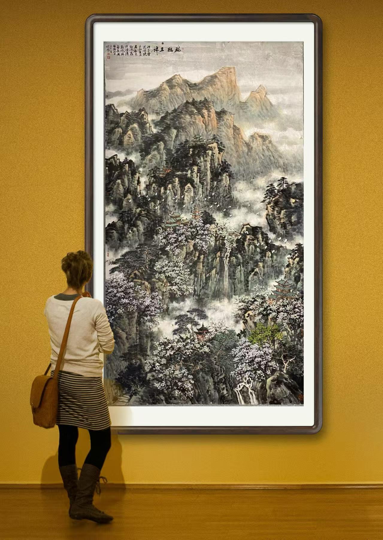 瑞鶴呈祥
禪寺繁花迎曉日
松雲深處鶴來翔
流泉不擾清歡境
瑞氣長凝福滿堂
   